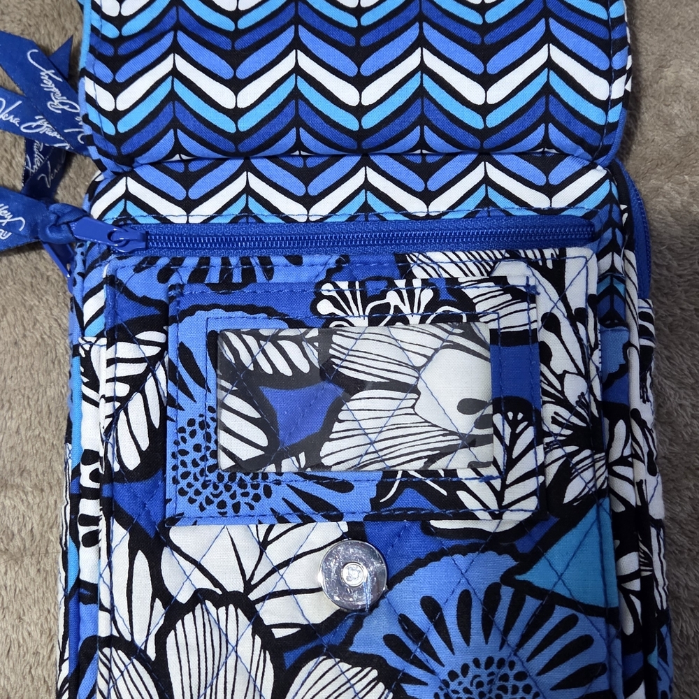 3 Vera Bradley Purses. 2 Tote Bags And 1 Crossbody - Picture 3 of 16
